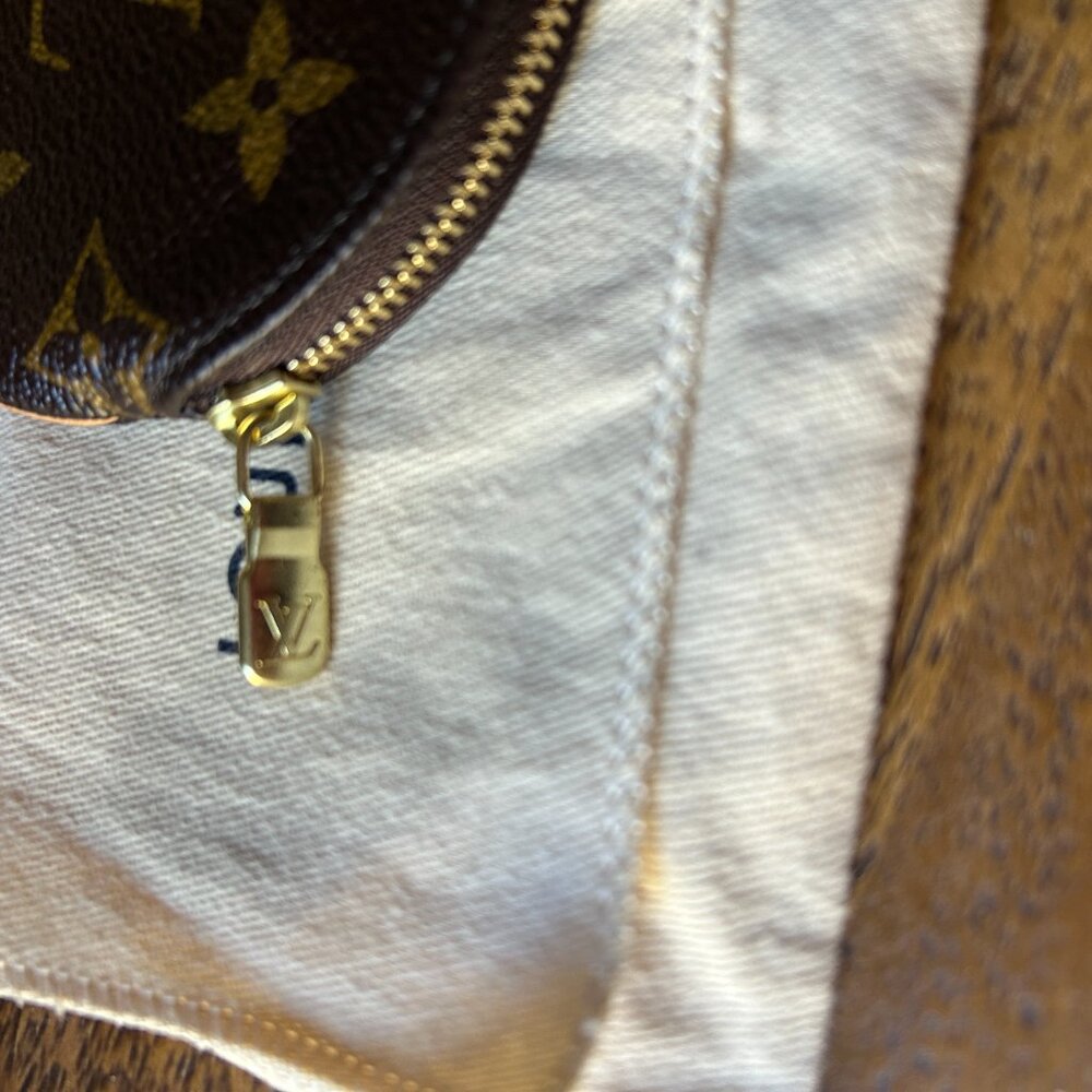 Authentic Louis Vuitton Round Coin Purse - Picture 8 of 9